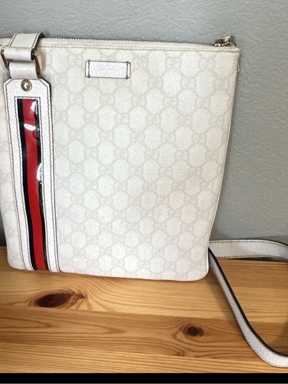 Gucci Cream Signature Crossbody with Red and Navy Stripe - Picture 2 of 12